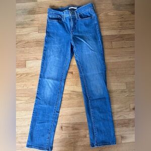 Levi’s Women’s 314 Shaping Straight Jeans